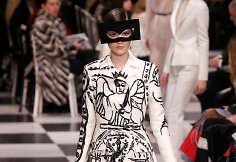 &bdquo;Christian Dior Haute Couture&ldquo; 2018 m. pavasario ir vasaros kolekcijos modelis
