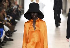 &bdquo;Nina Ricci&ldquo;  2020&ndash;2021 m. rudens ir žiemos kolekcijos modelis