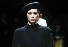 &bdquo;Emporio Armani&ldquo; 2020&ndash;2021 m. rudens ir žiemos kolekcijos modelis