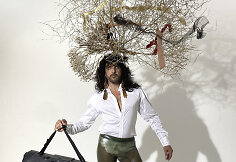 &bdquo;Vivienne Westwood&ldquo; 2021 m. pavasario ir vasaros kolekcijos modelis