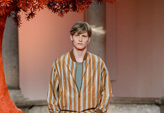 &bdquo;Ermenegildo Zegna&ldquo; 2018 m. pavasario-vasaros kolekcijos modelis 