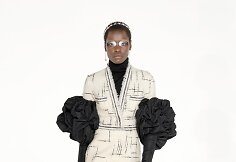 &bdquo;Giambattista Valli&ldquo; 2021&ndash;2022 m. rudens ir žiemos kolekcijos modelis