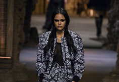 &bdquo;Dior&ldquo; 2023 m. pavasario ir vasaros kolekcijos modelis