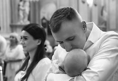 Veronikos Naumovaitės-Kazilionės sūnaus Dominyko krikštynų akimirka