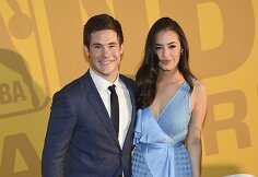 Adamas Devine'as ir Chloe Bridges