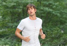 Chace'as Crawfordas &bdquo;Gossip Girl&ldquo; filmavimo aik&scaron;telėje (2008 m.)