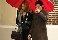 Blake Lively ir Pennas Badgley &bdquo;Gossip Girl&ldquo; filmavimo aik&scaron;telėje (2008 m.)