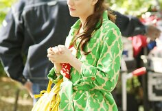Leighton Meester &bdquo;Gossip Girl&ldquo; filmavimo aik&scaron;telėje (2008 m.)