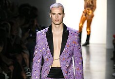 &bdquo;Jeremy Scott&ldquo; 2020 m. pavasario ir vasaros kolekcijos modelis