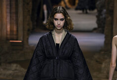 &bdquo;Dior&ldquo; 2023 m. pavasario ir vasaros kolekcijos modelis