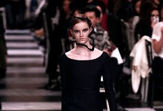 &bdquo;Christian Dior Haute Couture&ldquo; 2018 m. pavasario ir vasaros kolekcijos modelis