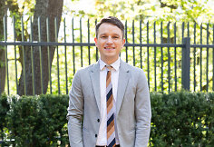 Nyderlandų Karalystės ambasadorius Jackas Robertas&nbsp;Twissas&nbsp;Quarlesas van&nbsp;Uffordas pakvietė svečius į priėmimą savo rezidencijoje.