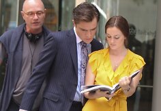 Edas Westwickas ir Leighton Meester &bdquo;Gossip Girl&ldquo; filmavimo aik&scaron;telėje (2009 m.)