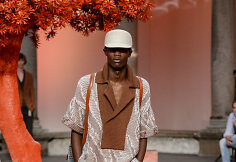 &bdquo;Ermenegildo Zegna&ldquo; 2018 m. pavasario-vasaros kolekcijos modelis 