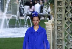 &bdquo;Chanel Haute Couture&ldquo; pavasario ir vasaros kolekcijos modelis 