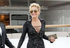Sharon Stone pernai Kanuose