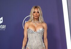 Violetinis „American Music Awards 2025“ kilimas