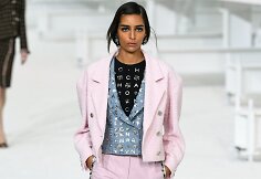 &bdquo;Chanel&ldquo; 2021 m. pavasario ir vasaros kolekcijos modelis