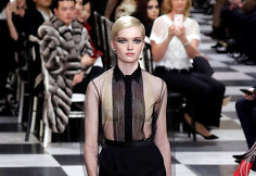 &bdquo;Christian Dior Haute Couture&ldquo; 2018 m. pavasario ir vasaros kolekcijos modelis