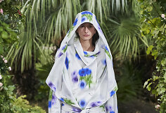 &bdquo;Kenzo&ldquo; 2021 m. pavasario ir vasaros kolekcijos modelis