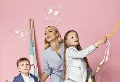 Goda Alijeva su dukra Tėja ir sūnumi Amiliu