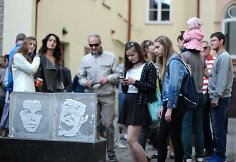 &bdquo;Tirpstančioje &scaron;lovės alėjoje&ldquo; pagerbti ry&scaron;kiausi estrados grandai
