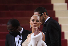 Kim Kardashian, Pete'as Davidsonas