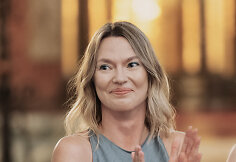 Beatai Ti&scaron;kevič teikiamas diplomas. 