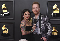 Julia Michaels ir JP Saxe'as