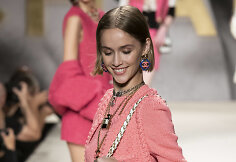 &bdquo;Chanel&ldquo; 2022 m. pavasario ir vasaros kolekcijos modelis