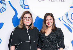 Dovilė Filmanavičiūtė su bičiule