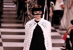 &bdquo;Christian Dior Haute Couture&ldquo; 2018 m. pavasario ir vasaros kolekcijos modelis