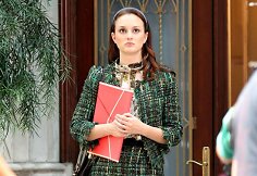 Leighton Meester &bdquo;Gossip Girl&ldquo; filmavimo aik&scaron;telėje (2010 m.)