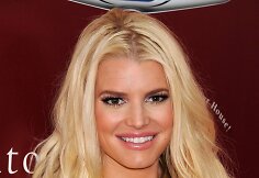 Kantri (Country) muzikos ainininkė Jessica Simpson.