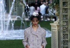 &bdquo;Chanel Haute Couture&ldquo; pavasario ir vasaros kolekcijos modelis 