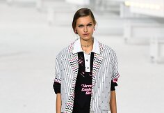 &bdquo;Chanel&ldquo; 2021 m. pavasario ir vasaros kolekcijos modelis