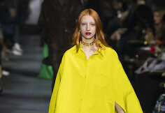 &bdquo;Valentino&ldquo; 2022 m. pavasario ir vasaros kolekcijos modelis