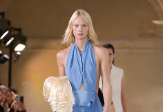 Victorios Beckham 2023 m. pavasario/vasaros kolekcija &bdquo;Ready to wear&ldquo; 