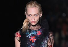 &bdquo;Prada&ldquo; kolekcijos modelis