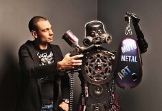 Latvio Aleksandro Nesterjuko kūryba i&scaron; motociklų ir automobilių dalių