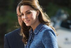 Kembridžo hercogienė Catherine vasarį su &bdquo;Rebecca Taylor&ldquo; suknele (760 eur) ir &scaron;varkeliu (470 eur)