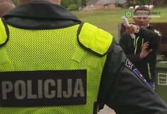 Užtverta gatvė Alytaus rajono Radžiūnų gyvenvietėje