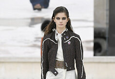 &bdquo;Chlo&eacute;&ldquo; 2021 m. pavasario ir vasaros kolekcijos modelis