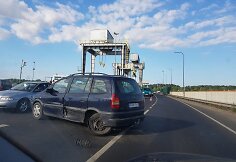 Kaune ant hidroelektrinės tilto susidūrė trys automobiliai