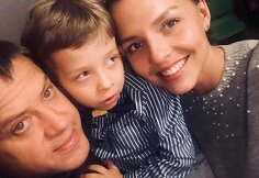 Vaida Skaisgirė ir Rolandas Skaisgirys su sūnumi Atu