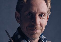 Ronį Vizlį spektaklyje vaidins Paulas Thornley