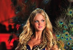 Erin Heatherton per „Victoria's Secret“ (2010 m.)