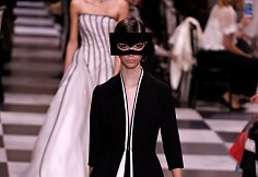 &bdquo;Christian Dior Haute Couture&ldquo; 2018 m. pavasario ir vasaros kolekcijos modelis