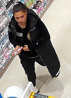 Kauno apskrities policijos nuotr./Vagystės iš parduotuvės tyrime ieškoma moteris