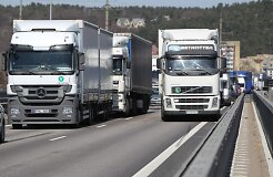 Замедляющийся экспорт "останавливает" фуры
